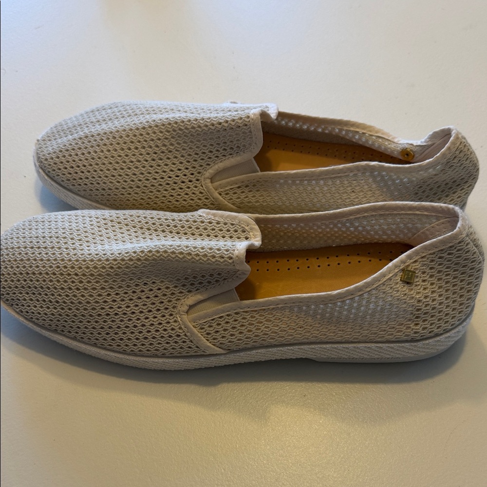 Rivieras Men's Slip-On Mesh Casual Shoe in Cream Sz 44.  NWOB. Tub 7. SEE PICS